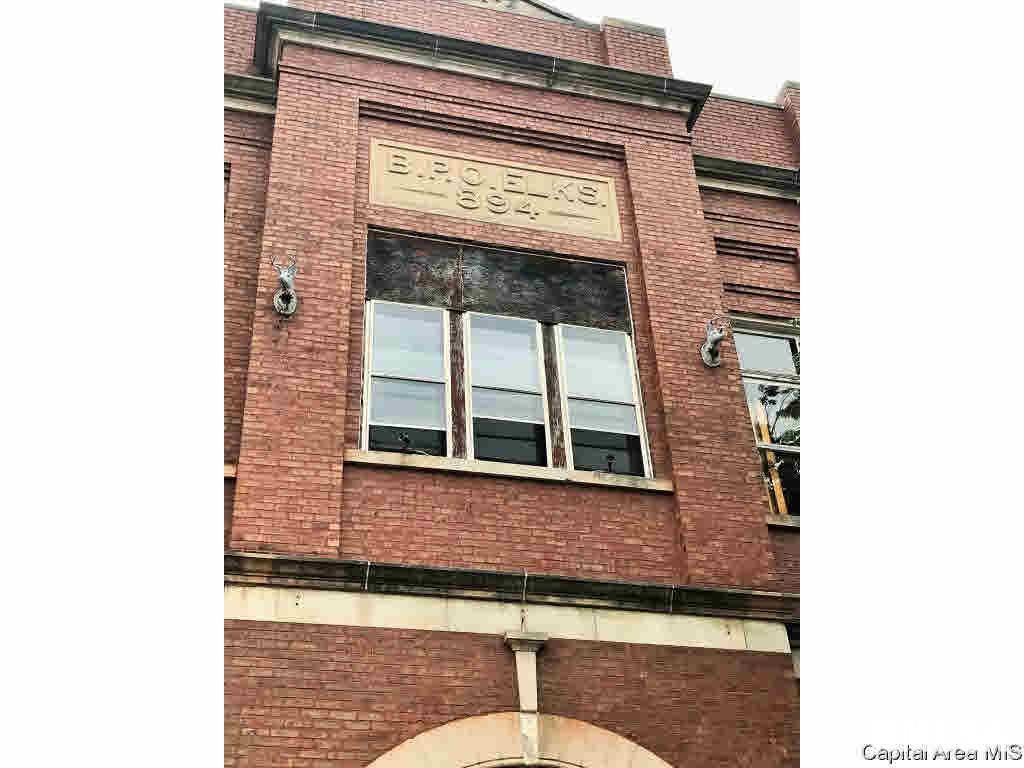 88 N Prairie St, Galesburg, IL 61401